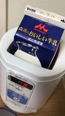 ヨーグルトメーカーと牛乳パック